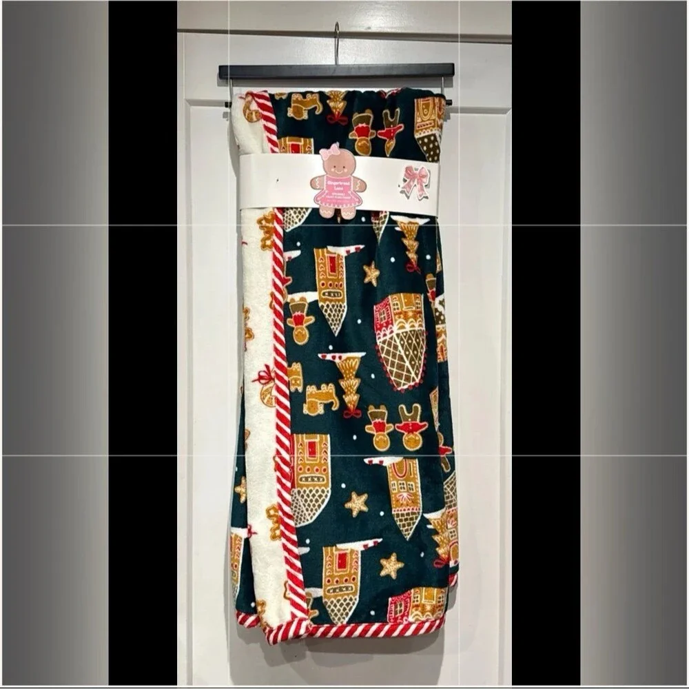 TIK TOK VIRAL GINGERBREAD PETS Reversible CHRISTMAS Print Throw Blanket